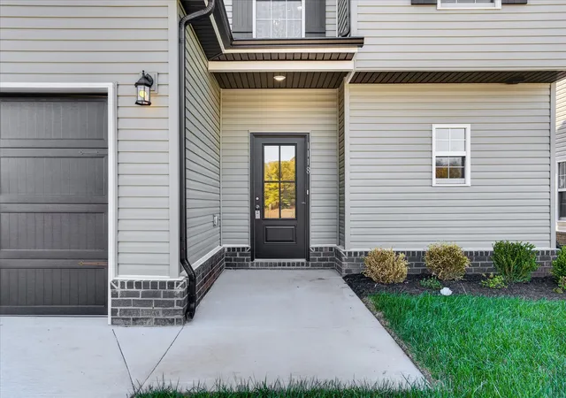 Photo 2 of Single family home for sale at 1118 Mary Lu Dr, Clarksville, TN 37042 | MLS# 3178999 | Listing updated on 2026-10-30