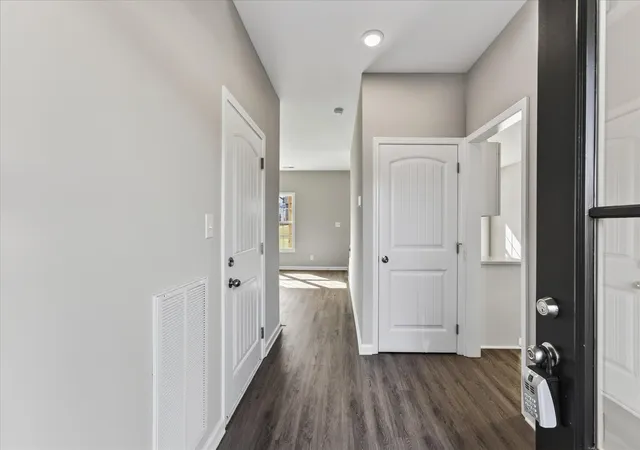 Photo 3 of Single family home for sale at 1118 Mary Lu Dr, Clarksville, TN 37042 | MLS# 3178999 | Listing updated on 2026-10-30
