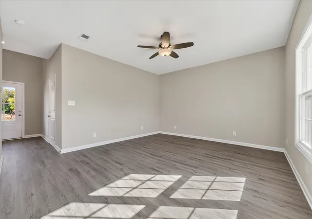 Photo 4 of Single family home for sale at 1118 Mary Lu Dr, Clarksville, TN 37042 | MLS# 3178999 | Listing updated on 2026-10-30