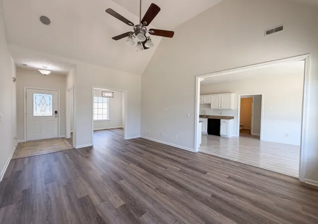 Photo 3 of Single family home for sale at 425 Long Crk Dr, Christiana, TN 37037 | MLS# 3178783 | Listing updated on 2026-09-17
