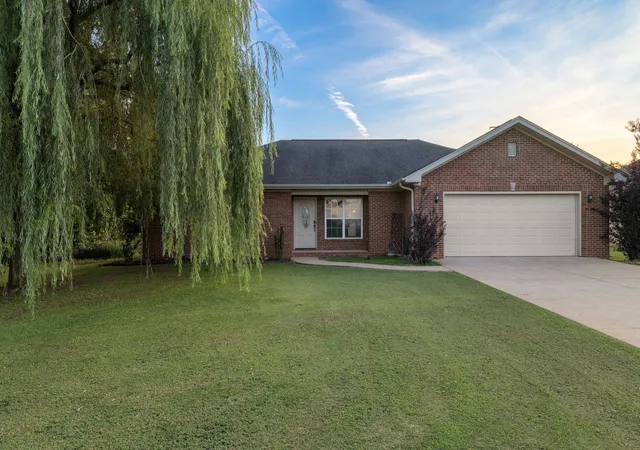 Homes for sale in Muscle Shoals, AL | 1952 Beverly Ave, Muscle Shoals, AL 35661 | MLS# 3179638