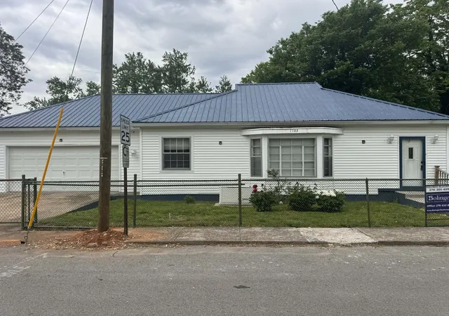 Photo 1 of Single family home for sale at 1103 East 18th St, Hopkinsville, KY 42240 | MLS# 3178832 | Listing updated on 2026-06-02