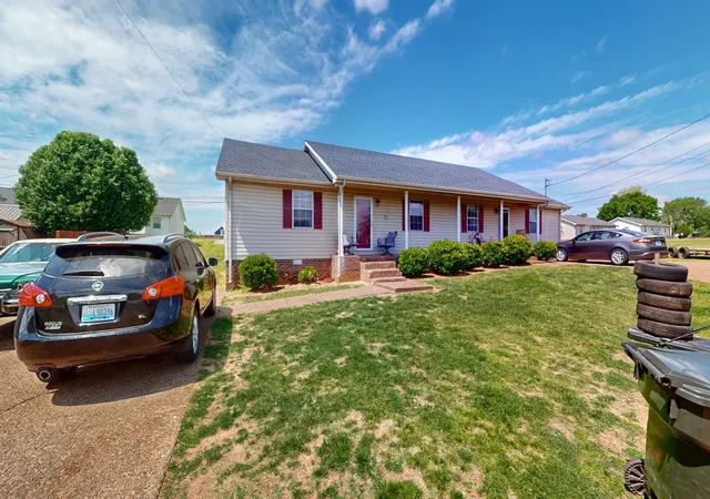 1st image of 720 Pat Ave, Hopkinsville, KY 42240 | MLS# 3178988
