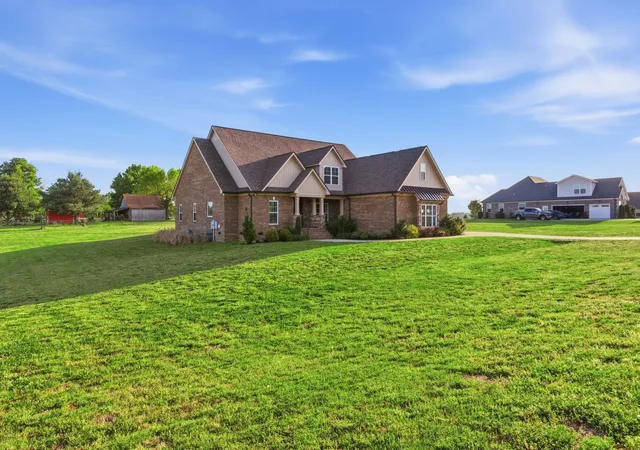 Photo 1 of Single family home for sale at 8006 Traditions Ln, Columbia, TN 38401 | MLS# 3178970 | Listing updated on 2026-08-25