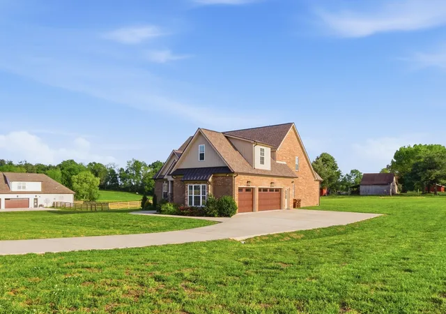 Photo 2 of Single family home for sale at 8006 Traditions Ln, Columbia, TN 38401 | MLS# 3178970 | Listing updated on 2026-08-25