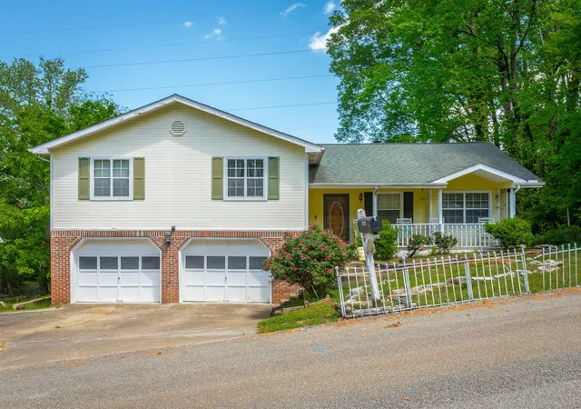 Photo 1 of Single family home for sale at 4721 Briarwood Cir, Chattanooga, TN 37416 | MLS# 3337525 | Listing updated on 2026-08-30