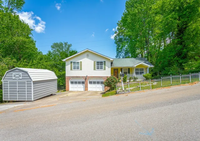 Photo 2 of Single family home for sale at 4721 Briarwood Cir, Chattanooga, TN 37416 | MLS# 3337525 | Listing updated on 2026-08-30
