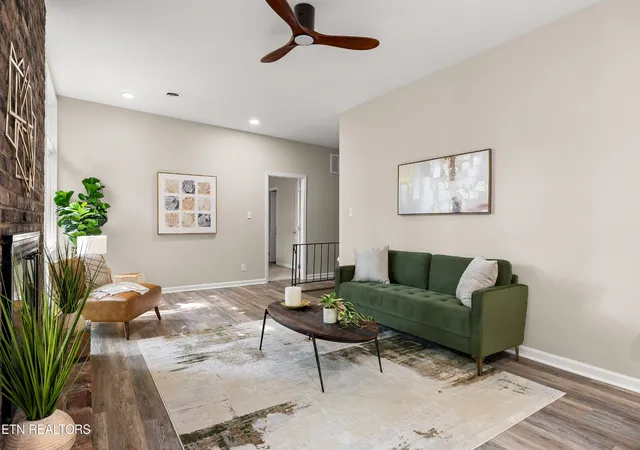 Photo 3 of Single family home for sale at 2513 SW Lakemoor Dr, Knoxville, TN 37920 | MLS# 3218355 | Listing updated on 2026-08-16