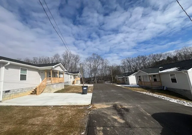 2nd image of 225 Iris Ln, Crossville, TN 38555 | MLS# 3179383