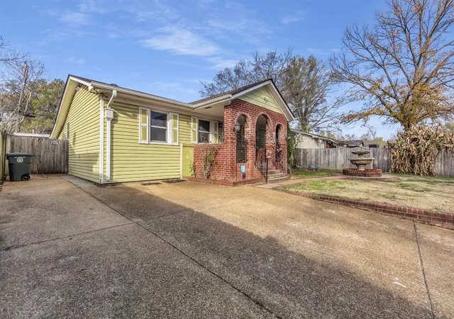 Homes for sale in Memphis, TN | 1903 Capri Rd, Memphis, TN 38117 | MLS# 3179562