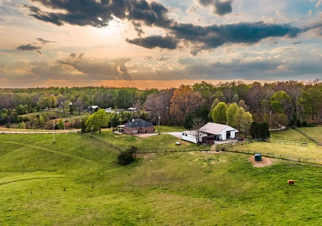 Homes for sale in Chapmansboro, TN | 1075 Fannie Nicholson Rd, Chapmansboro, TN 37035 | MLS# 3179685