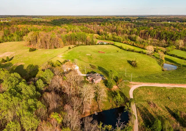 Homes for sale in Chapmansboro, TN | 1075 Fannie Nicholson Rd, Chapmansboro, TN 37035 | MLS# 3179685