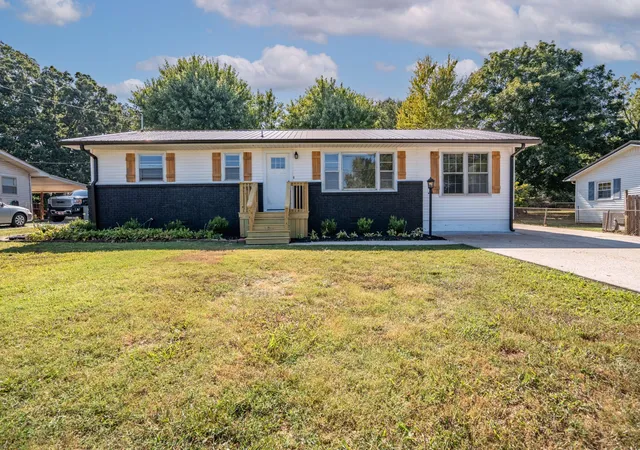 Homes for sale in Loretto, TN | 530 N Main St, Loretto, TN 38469 | MLS# 3179632