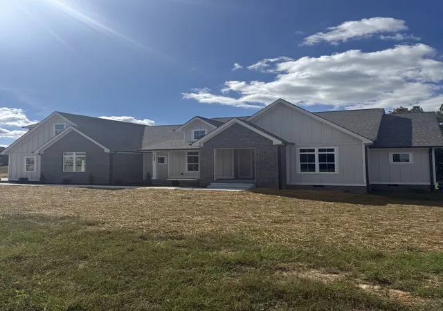 Photo 1 of Single family home for sale at 8680 Middle Lick Crk Rd, Lyles, TN 37098 | MLS# 3181458 | Listing updated on 2026-10-05
