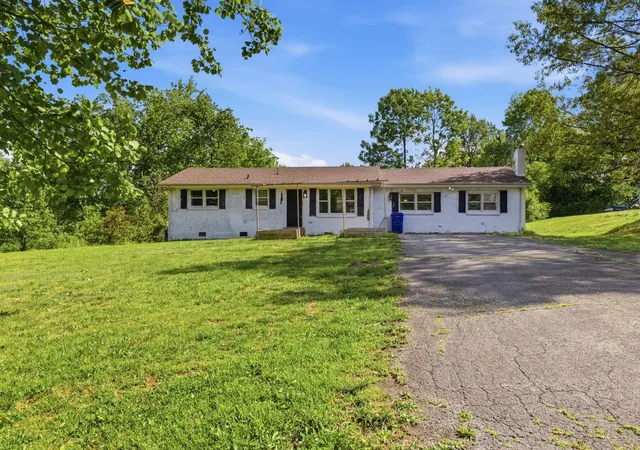 Photo 1 of Single family home for sale at 2082 Skyview Cir, Clarksville, TN 37042 | MLS# 3180271 | Listing updated on 2026-06-30