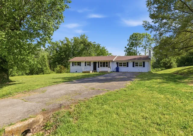 Photo 1 of Single family home for sale at 2082 Skyview Cir, Clarksville, TN 37042 | MLS# 3180271 | Listing updated on 2026-06-30