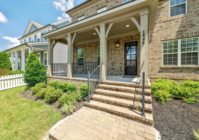 Photo 1 of Single family home for sale at 1548 Drakes Crk Rd, Hendersonville, TN 37075 | MLS# 3179857 | Listing updated on 2026-10-21