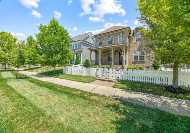 Photo 2 of Single family home for sale at 1548 Drakes Crk Rd, Hendersonville, TN 37075 | MLS# 3179857 | Listing updated on 2026-10-21