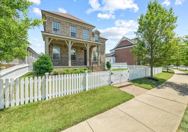 Photo 3 of Single family home for sale at 1548 Drakes Crk Rd, Hendersonville, TN 37075 | MLS# 3179857 | Listing updated on 2026-10-21