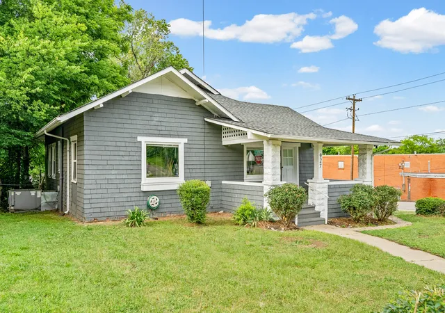 Homes for sale in Clarksville, TN | 927 Crossland Ave, Clarksville, TN 37040 | MLS# 3231780