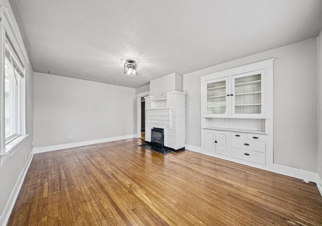 Photo 4 of Single family home for sale at 927 Crossland Ave, Clarksville, TN 37040 | MLS# 3231780 | Listing updated on 2026-09-07