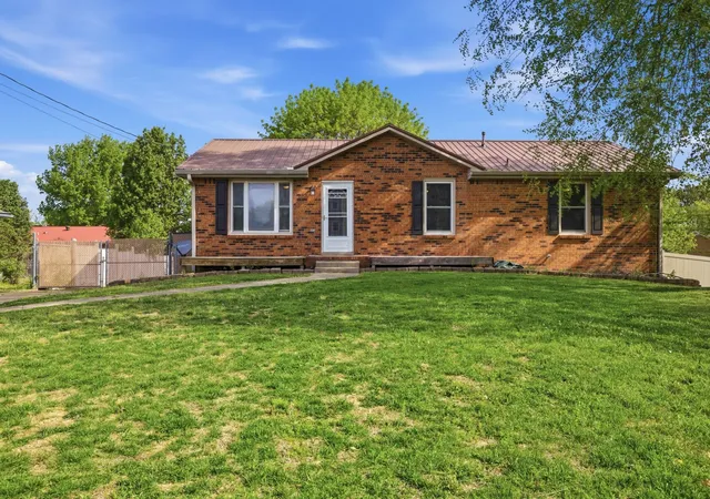 1st image of 335 Cunningham Ln, Clarksville, TN 37042 | MLS# 3180472
