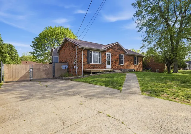 Photo 3 of Single family home for sale at 335 Cunningham Ln, Clarksville, TN 37042 | MLS# 3180472 | Listing updated on 2026-06-01