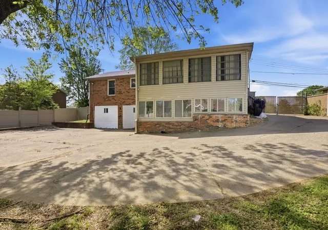 32nd image of 335 Cunningham Ln, Clarksville, TN 37042 | MLS# 3180472