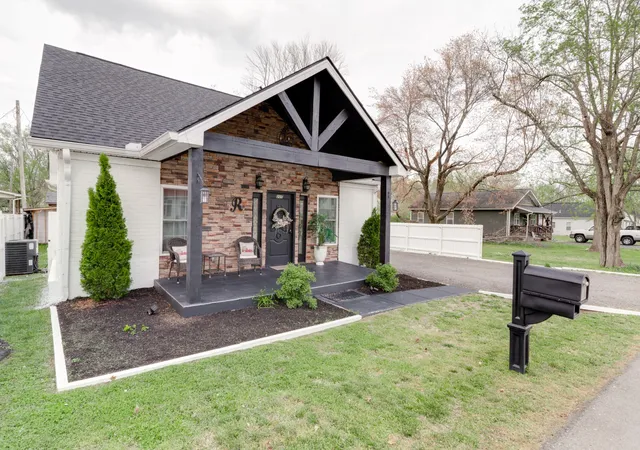 1st image of 205 Church St, Portland, TN 37148 | MLS# 3180070