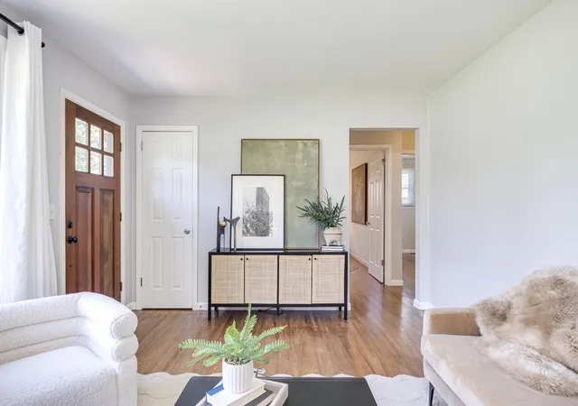 Photo 2 of Single family home for sale at 1930 Valley Park Dr, Nashville, TN 37216 | MLS# 3256505 | Listing updated on 2026-09-19