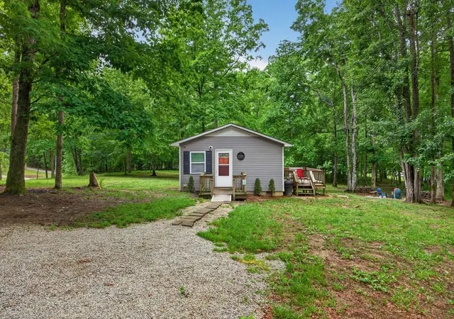 Homes for sale in Sparta, TN | 1211 Camp Belle Air Rd, Sparta, TN 38583 | MLS# 3223513