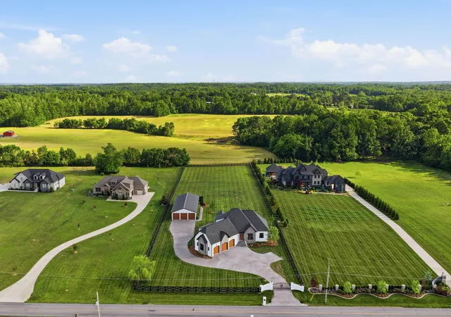 Photo 2 of Mansion for sale at 524 Fern Valley Rd, White House, TN 37188 | MLS# 3181365 | Listing updated on 2026-10-04