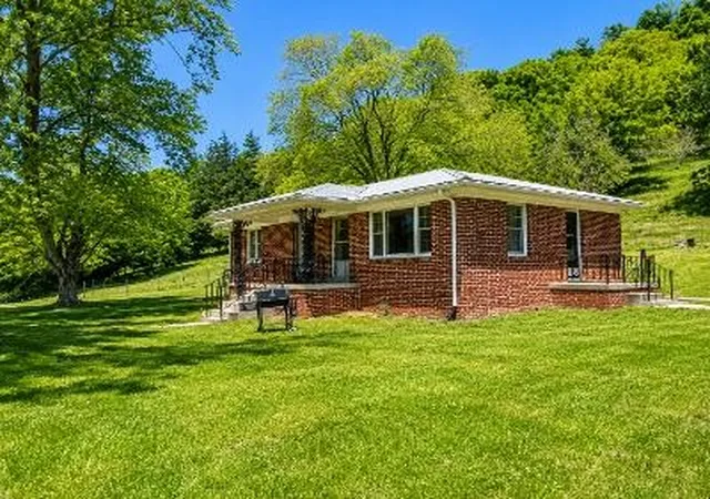 Homes for sale in Elmwood, TN | 202 Maggart Rd, Elmwood, TN 38560 | MLS# 3180357