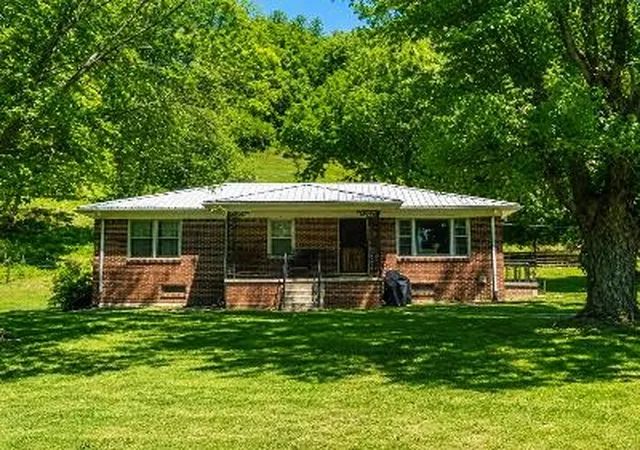 Homes for sale in Elmwood, TN | 202 Maggart Rd, Elmwood, TN 38560 | MLS# 3180357