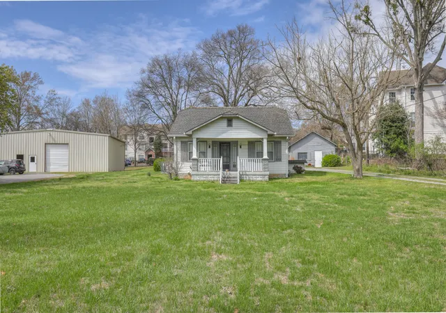 Photo 4 of Single family home for sale at 7114 Old Harding Pike, Nashville, TN 37221 | MLS# 3180295 | Listing updated on 2026-09-06