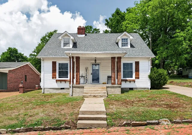 Homes for sale in Pulaski, TN | 218 N 3rd St, Pulaski, TN 38478 | MLS# 3183142