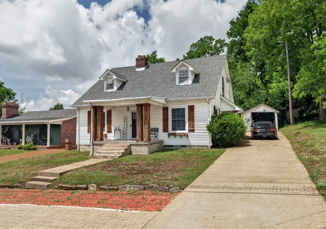 Homes for sale in Pulaski, TN | 218 N 3rd St, Pulaski, TN 38478 | MLS# 3183142