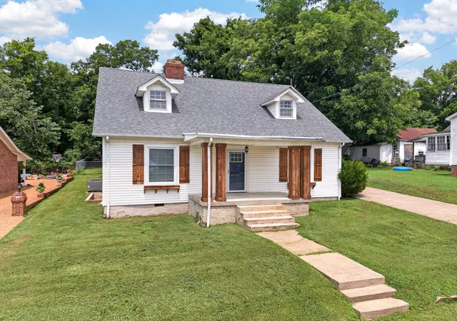 Photo 2 of Single family home for sale at 218 North 3rd St, Pulaski, TN 38478 | MLS# 3183142 | Listing updated on 2026-08-11