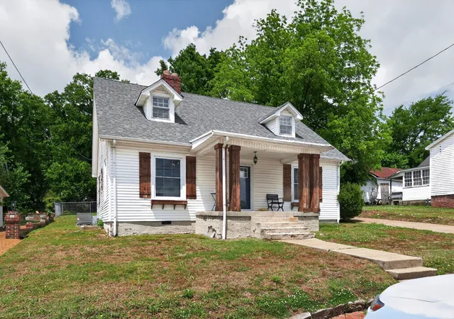 Homes for sale in Pulaski, TN | 218 N 3Rd St, Pulaski, TN 38478 | MLS# 3183142