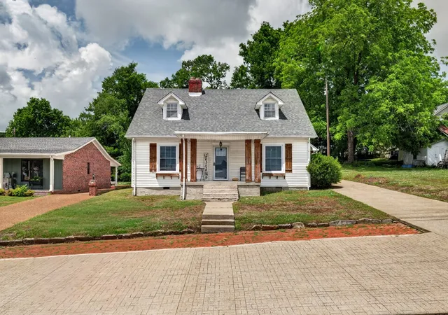 Homes for sale in Pulaski, TN | 218 N 3Rd St, Pulaski, TN 38478 | MLS# 3183142