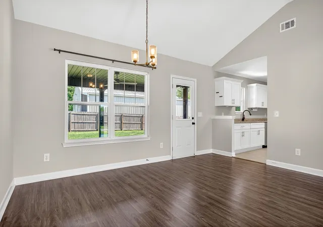 Photo 4 of Single family home for sale at 702 Cill St, Smithville, TN 37166 | MLS# 3182168 | Listing updated on 2026-09-30