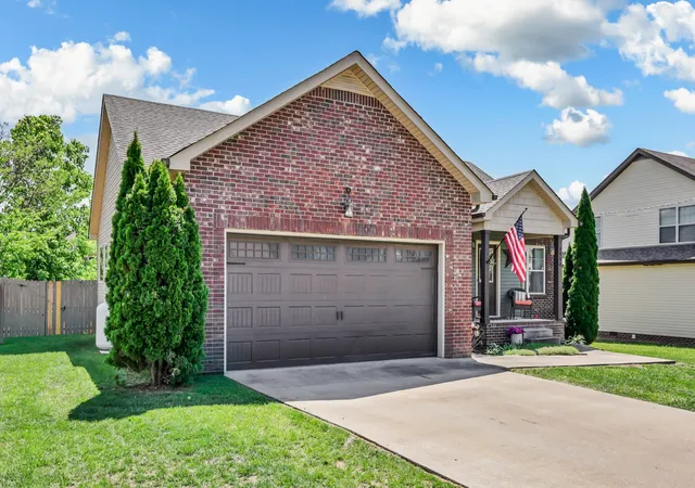 Photo 2 of Single family home for sale at 3450 Bradfield Dr, Clarksville, TN 37042 | MLS# 3180493 | Listing updated on 2026-09-18