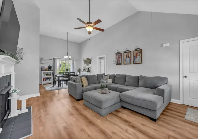 Photo 4 of Single family home for sale at 3450 Bradfield Dr, Clarksville, TN 37042 | MLS# 3180493 | Listing updated on 2026-09-18