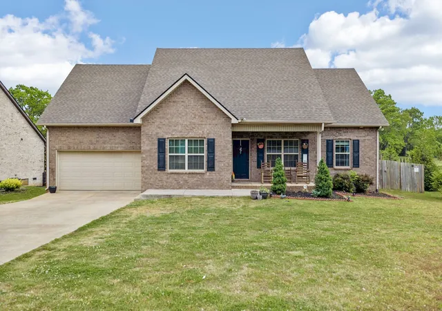 Photo 1 of Single family home for sale at 592 Twin Oak Dr, Murfreesboro, TN 37130 | MLS# 3182458 | Listing updated on 2026-08-02