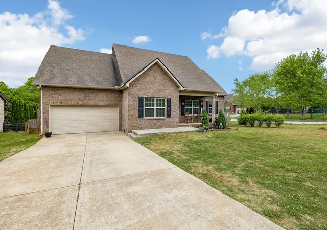 Photo 3 of Single family home for sale at 592 Twin Oak Dr, Murfreesboro, TN 37130 | MLS# 3182458 | Listing updated on 2026-08-02