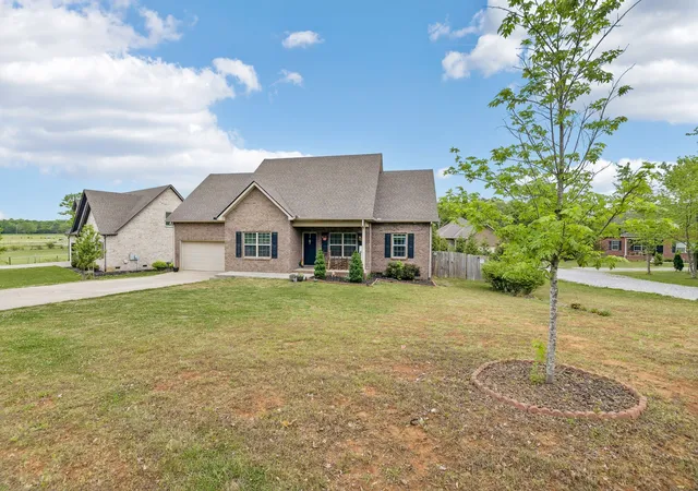 Photo 2 of Single family home for sale at 592 Twin Oak Dr, Murfreesboro, TN 37130 | MLS# 3182458 | Listing updated on 2026-08-02