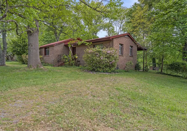 Photo 2 of Single family home for sale at 1400 Holders Cvs Rd, Winchester, TN 37398 | MLS# 3180557 | Listing updated on 2026-04-22