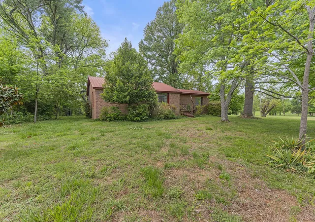 Photo 3 of Single family home for sale at 1400 Holders Cvs Rd, Winchester, TN 37398 | MLS# 3180557 | Listing updated on 2026-04-22