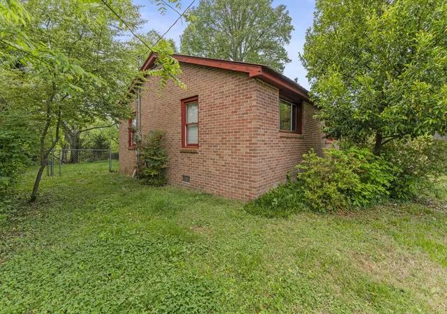 Photo 3 of Single family home for sale at 1400 Holders Cvs Rd, Winchester, TN 37398 | MLS# 3180557 | Listing updated on 2026-04-22