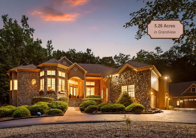 1st image of 240 Horseshoe Bend Road E, Signal Mountain, TN 37377 | MLS# 3180590